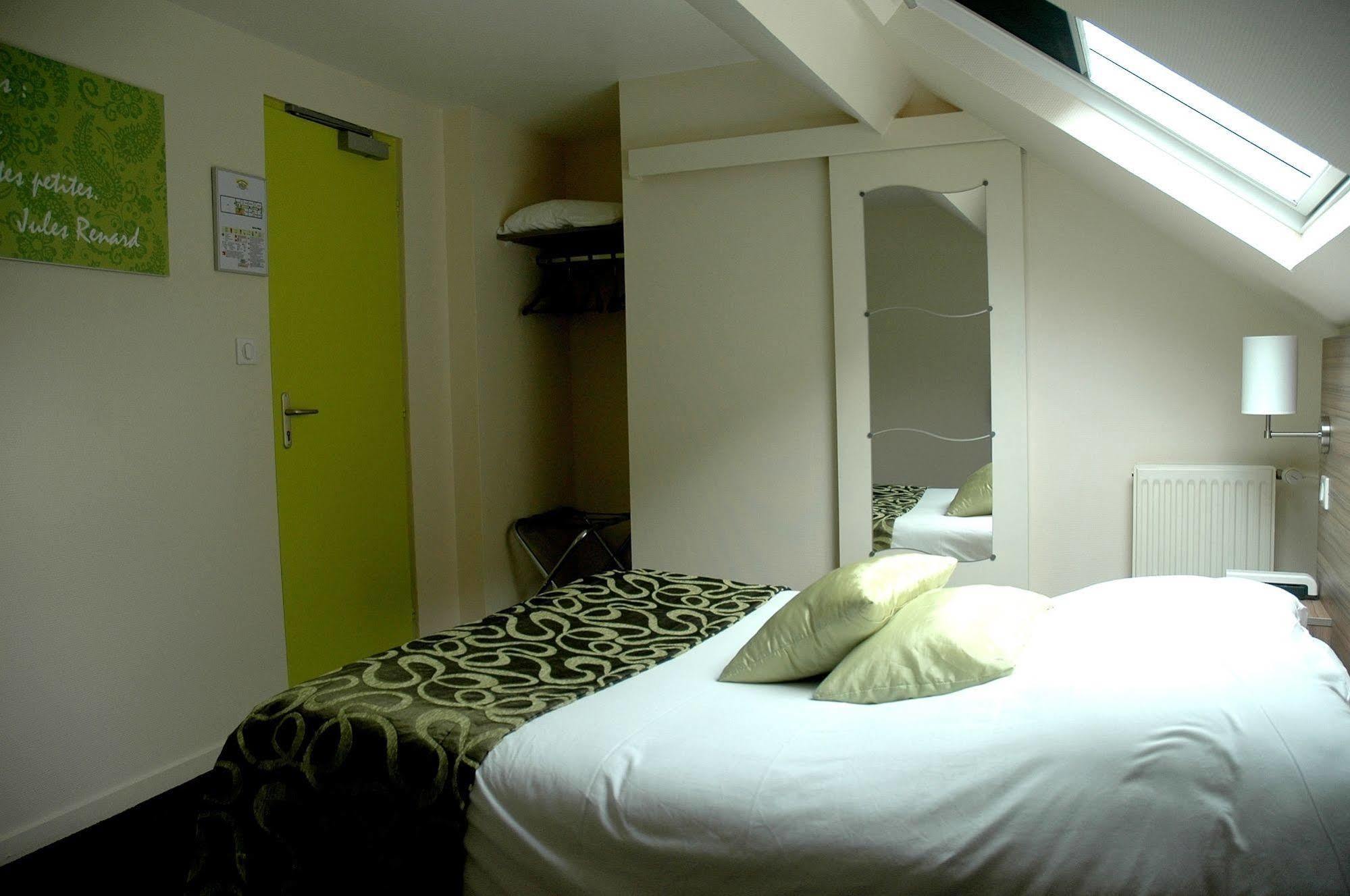 Logis Hotel Le Chene Vert ซาฟเนย์ ภายนอก รูปภาพ